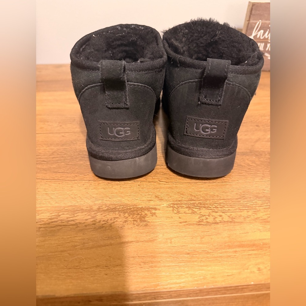UGG Ultra Mini Boot - Black - Picture 3 of 7